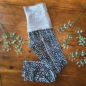 Lululemon Athletica Crop Pants/Leggings